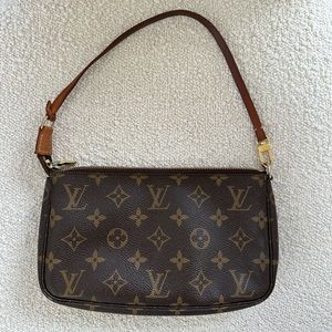 LOUIS VUITTON monogram pochette shoulder bag
